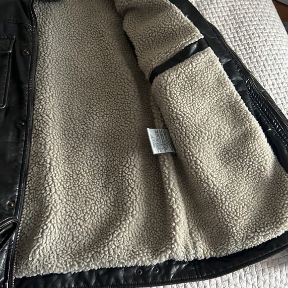 Men’s Levi’s faux leather jacket. Color dark brown size CH for small - Picture 4 of 6